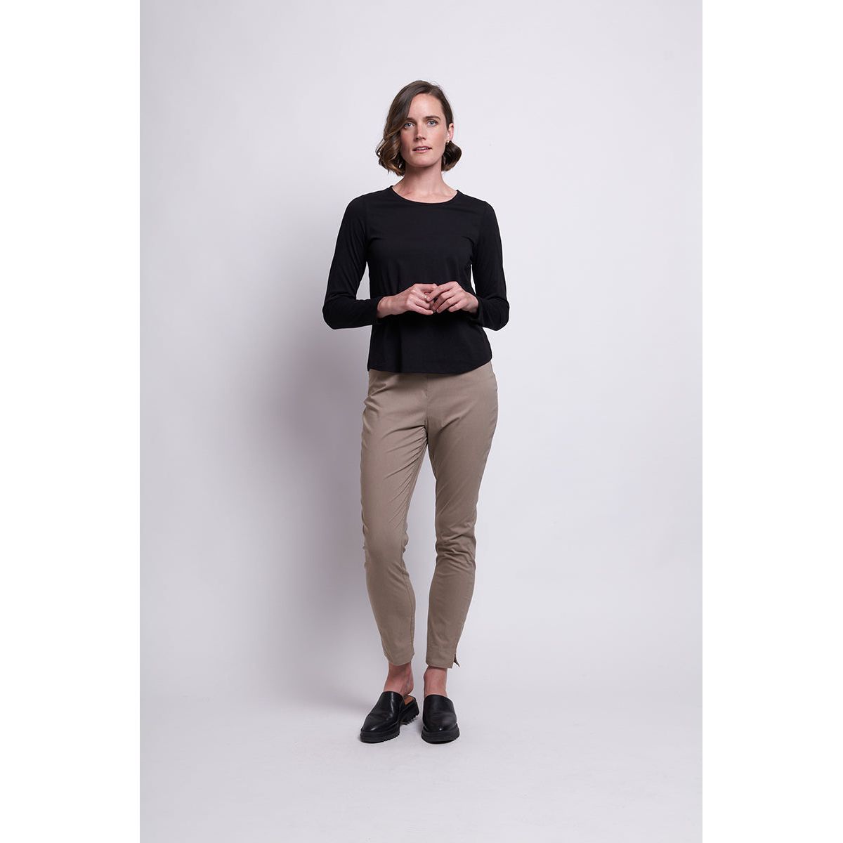FINE MERINO CREW NECK TOP - BLACK