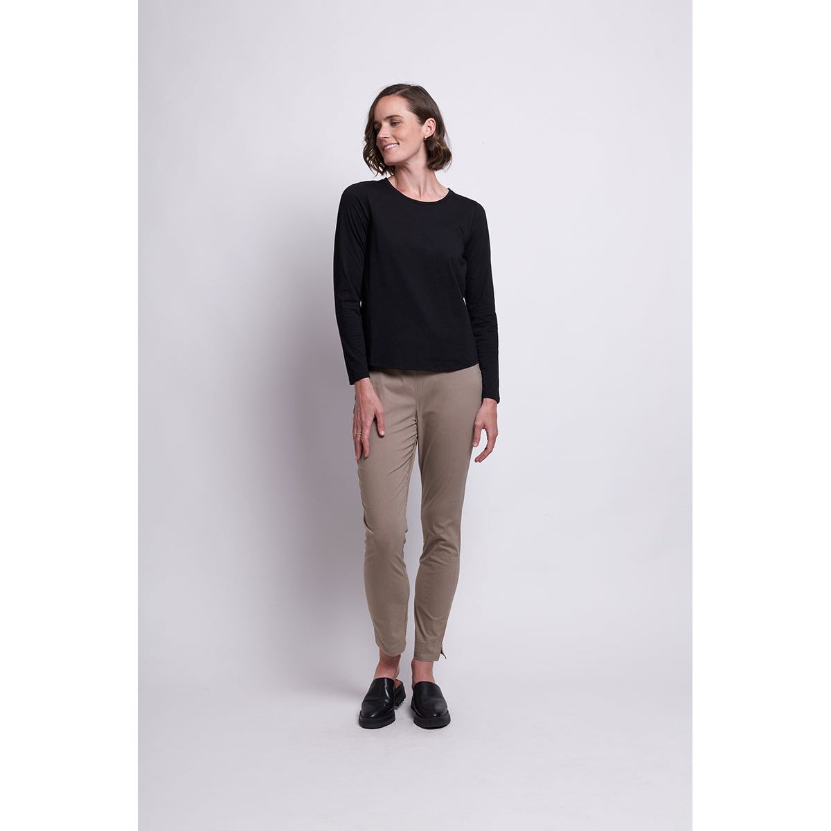 FINE MERINO CREW NECK TOP - BLACK