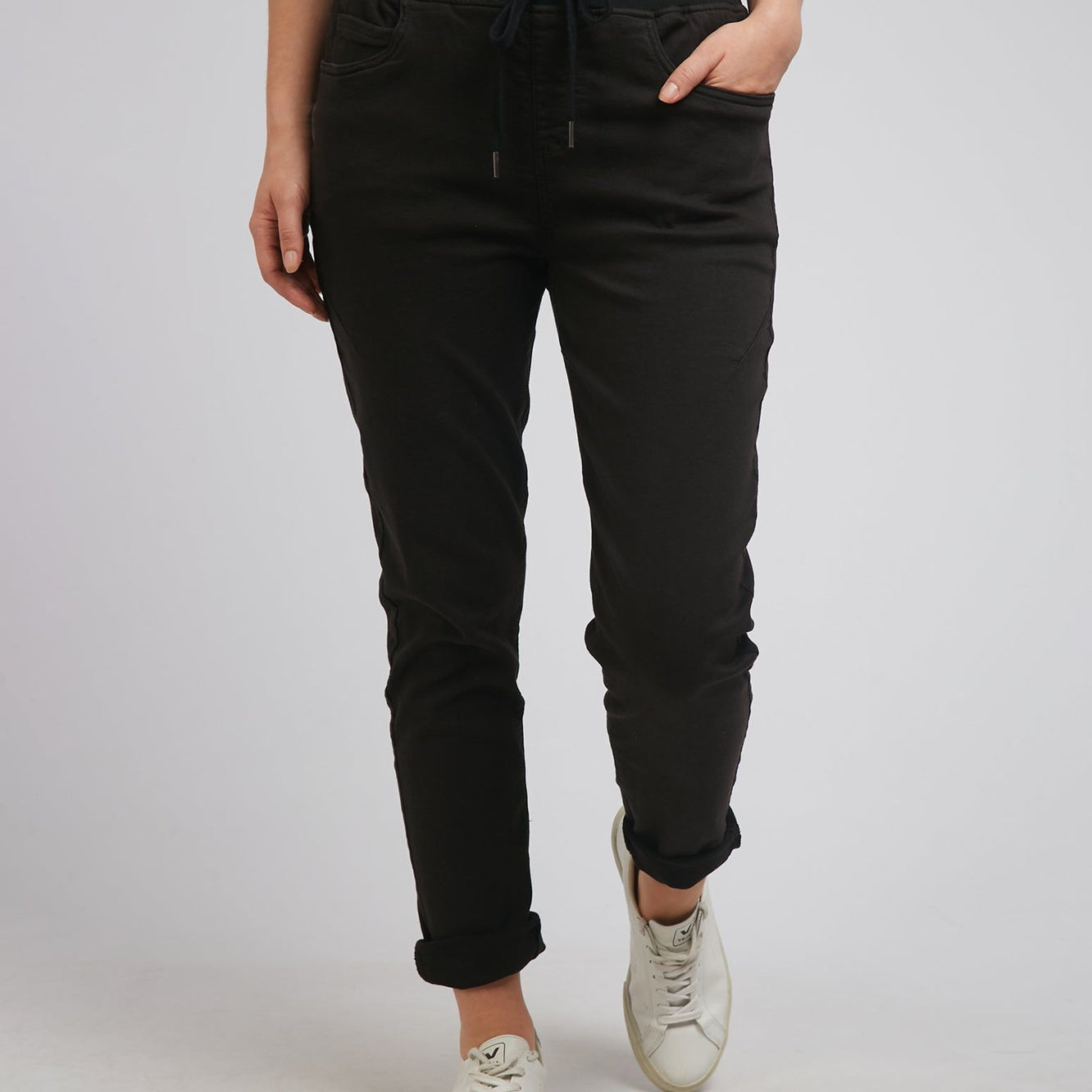SYLVIA JOGGER - BLACK