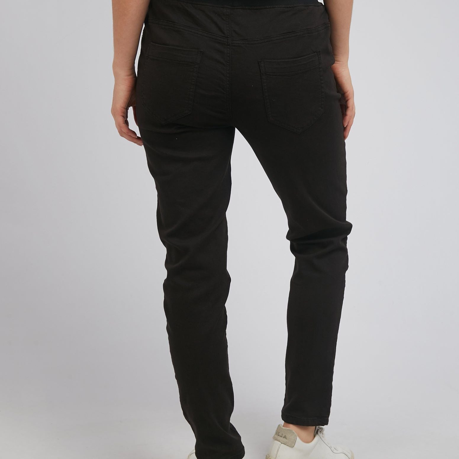 SYLVIA JOGGER - BLACK