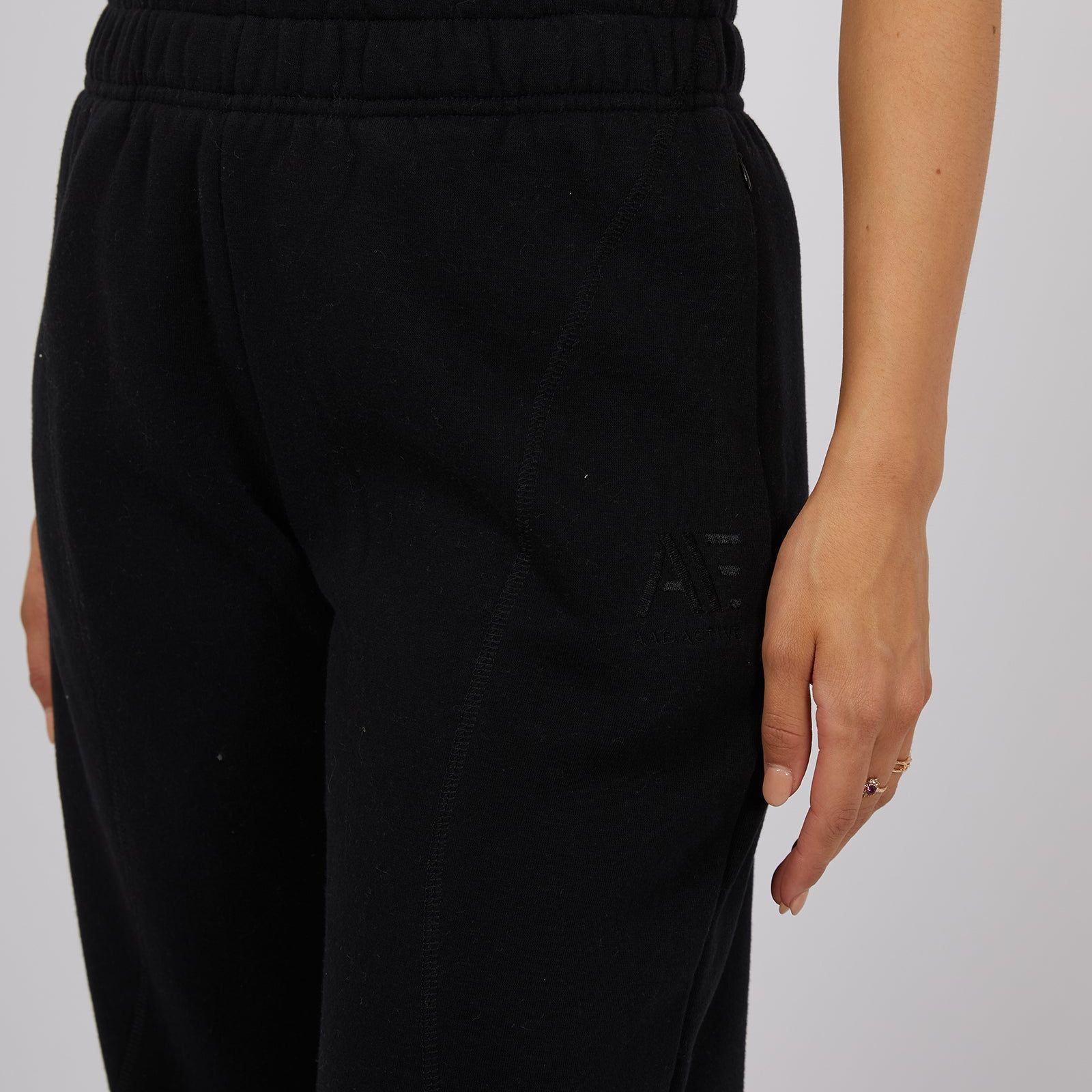 ACTIVE TONAL TRACKPANT - BLACK