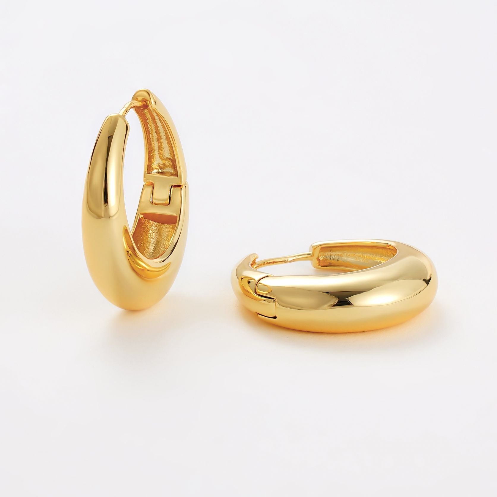 Cleo Hoop - Medium Gold