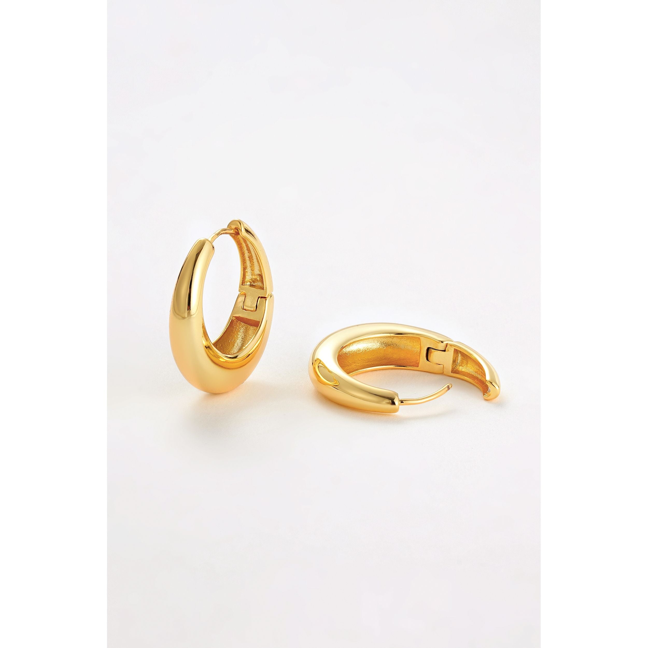 Cleo Hoop - Medium Gold