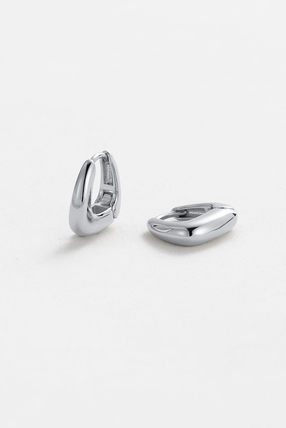 Neve Huggie - Silver