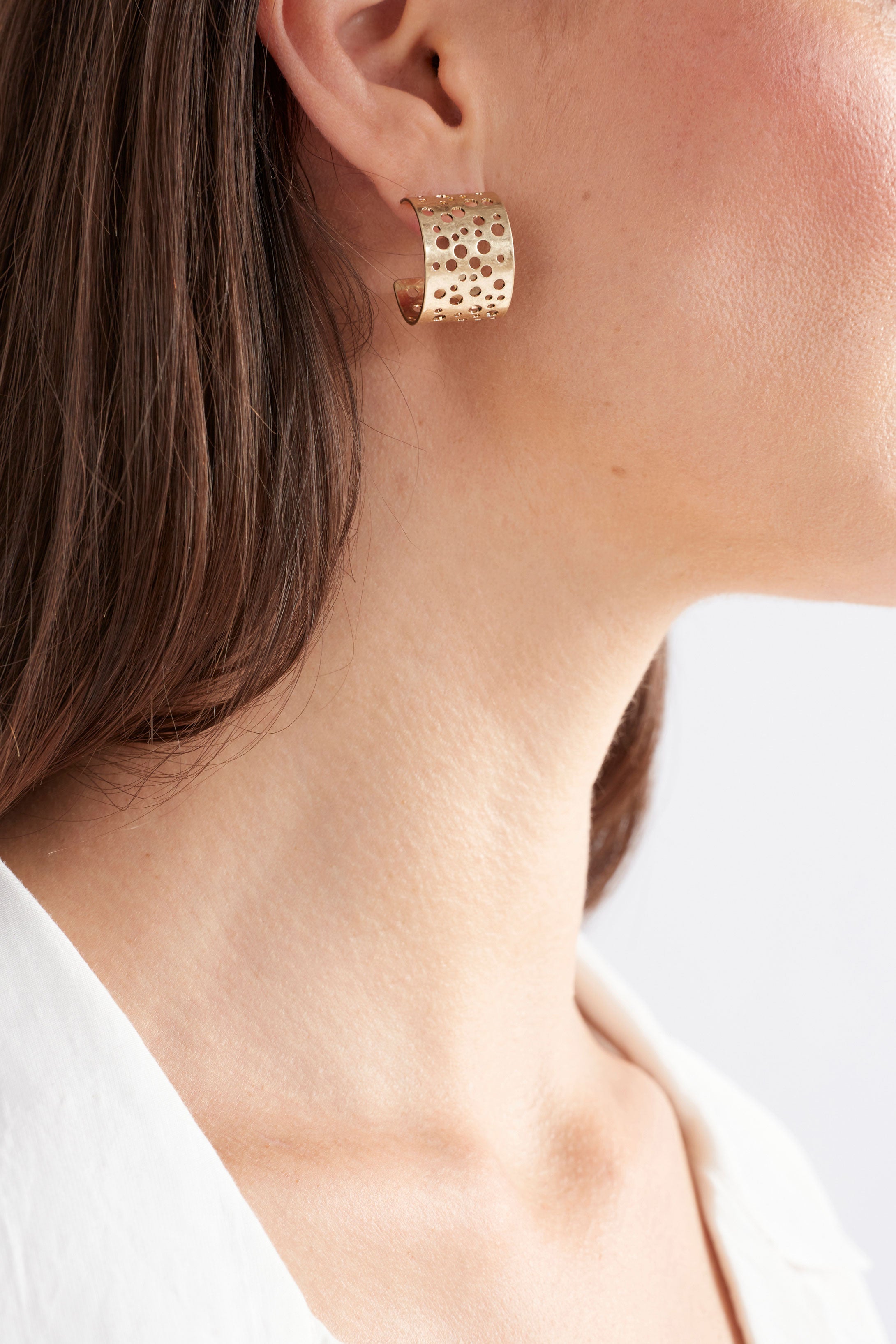 Hulle Tiny Hoop Earring - Gold