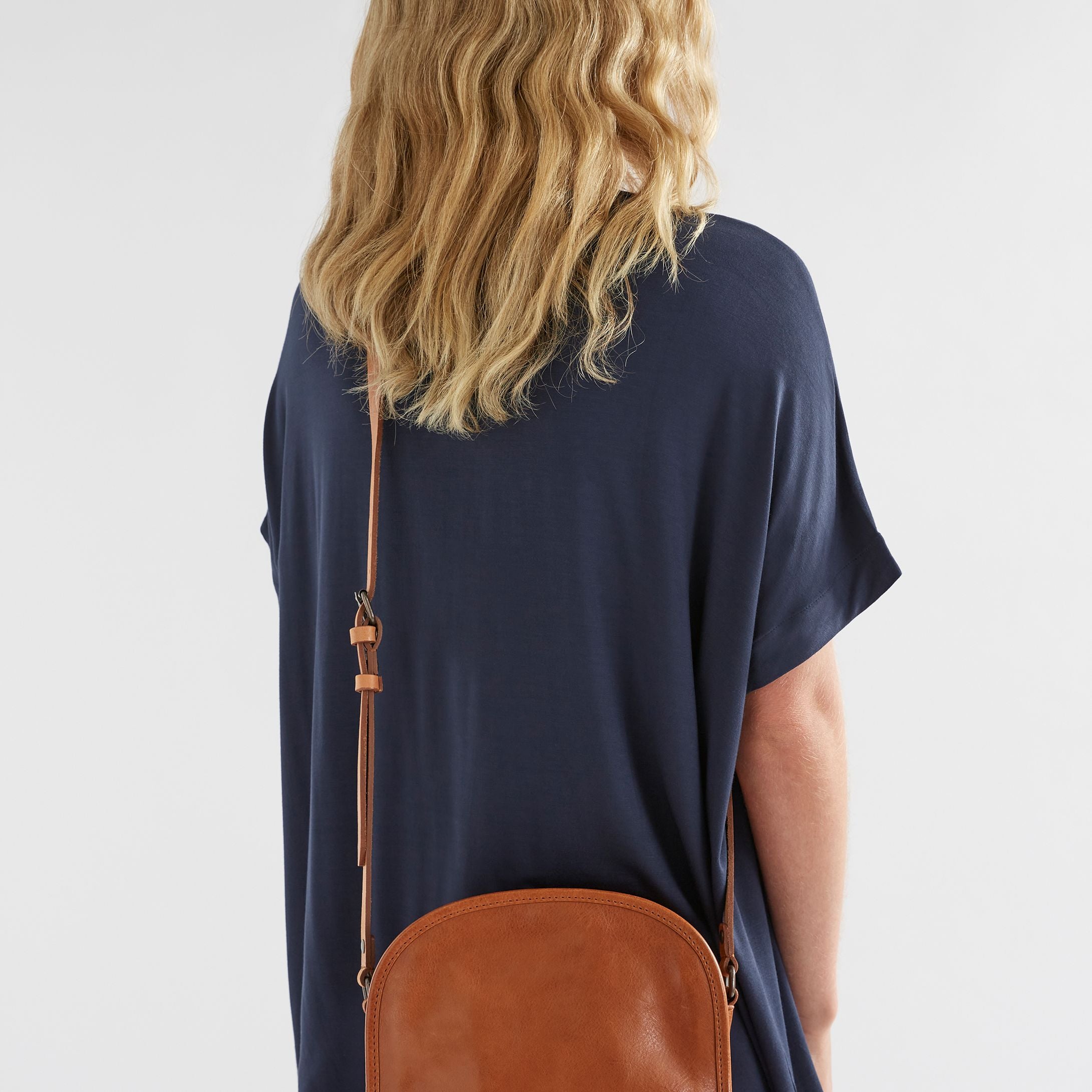 Kurva Messenger Bag - Tan