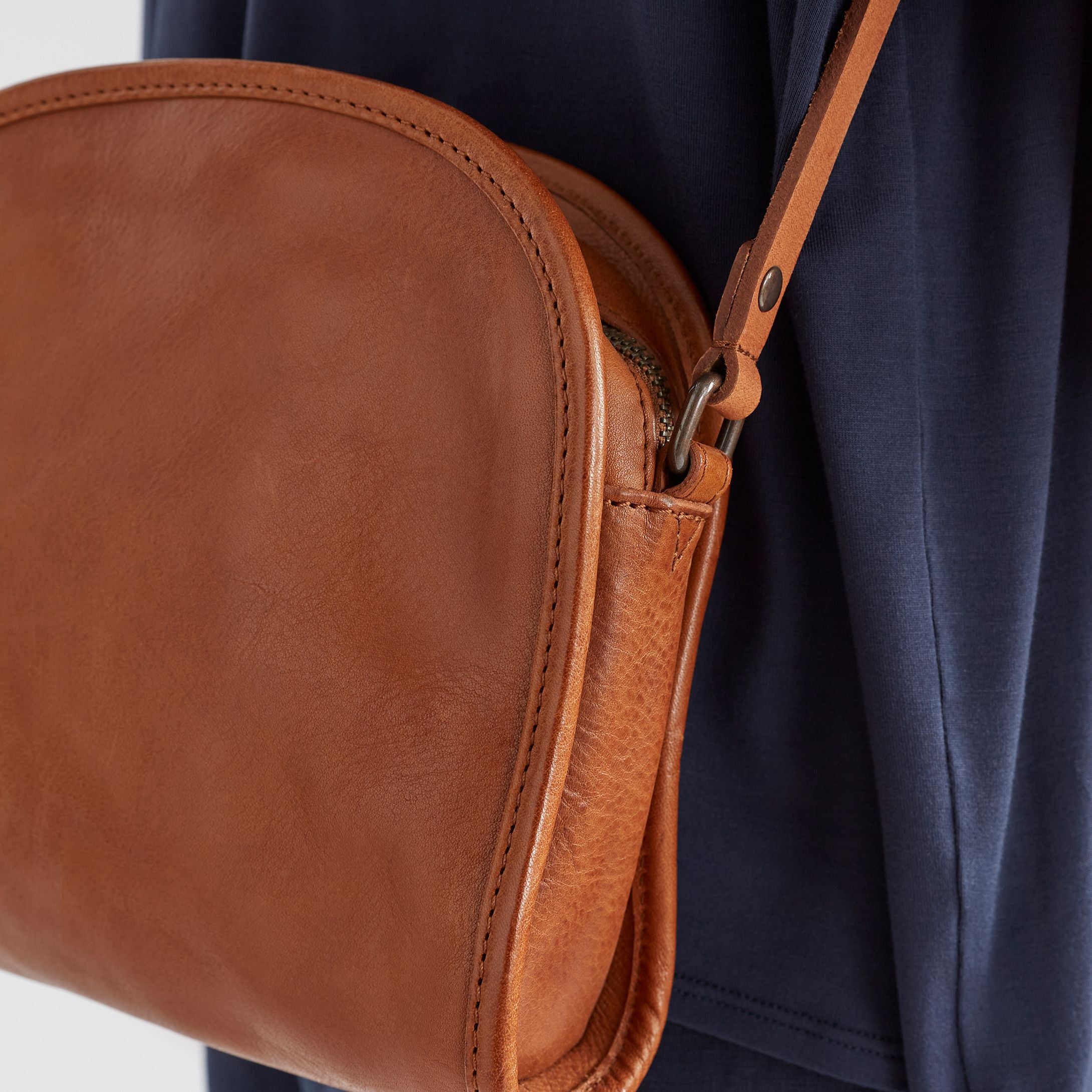 Kurva Messenger Bag - Tan