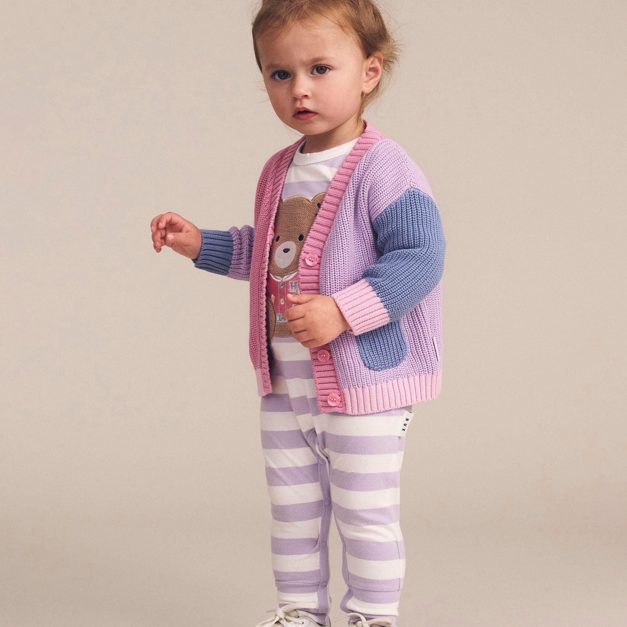 PEEPING POCKET GIRL CARDI