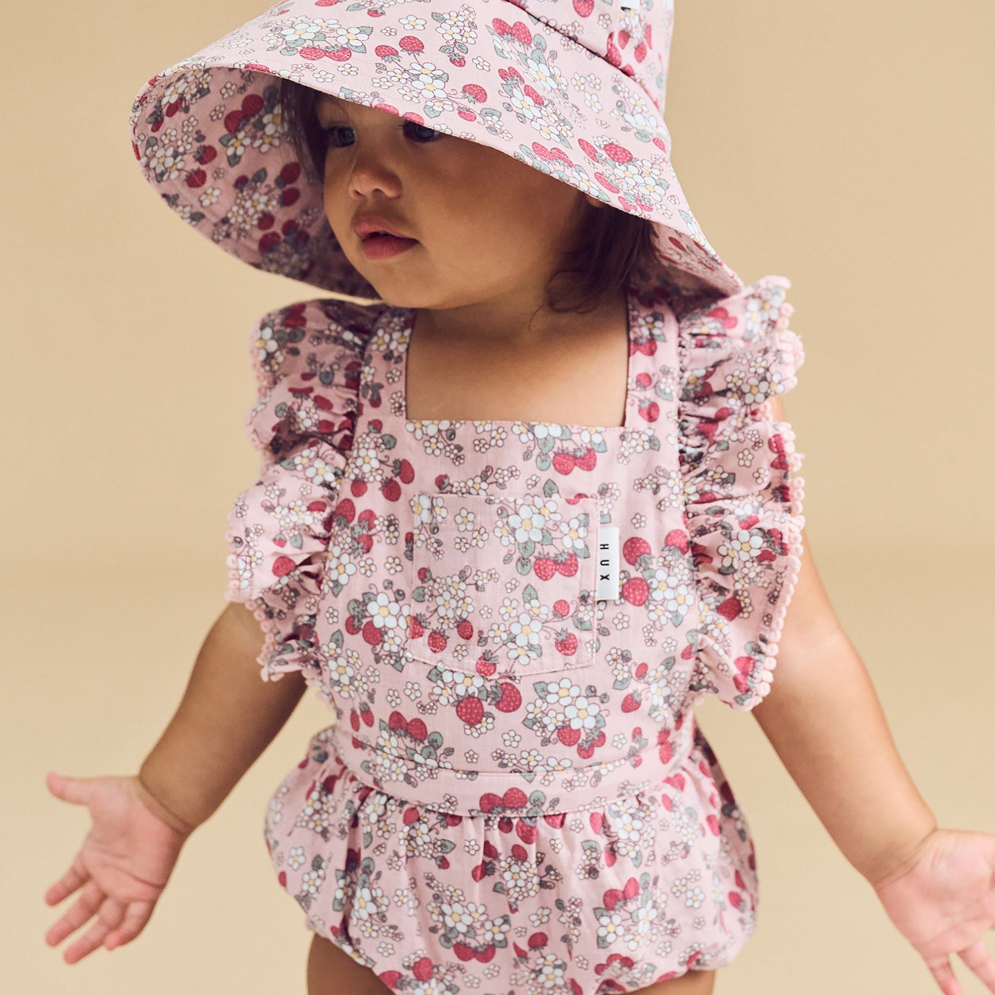 VINTAGE STRAWBERRY SUN HAT