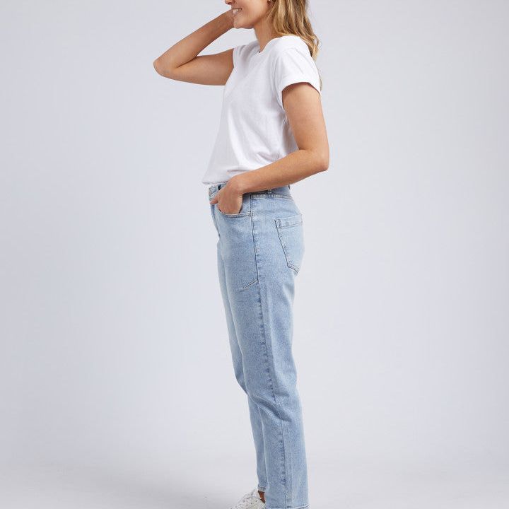 MANLY TEE - WHITE