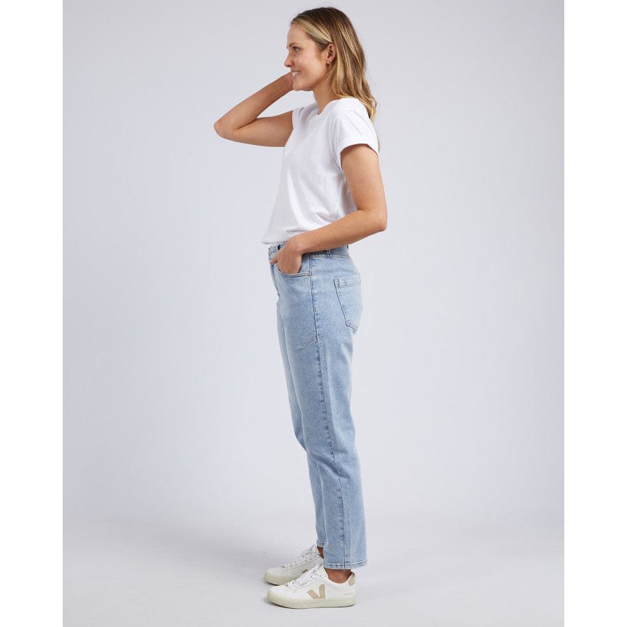 MANLY TEE - WHITE