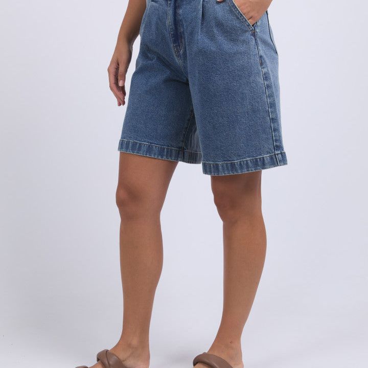 SAINT SHORT